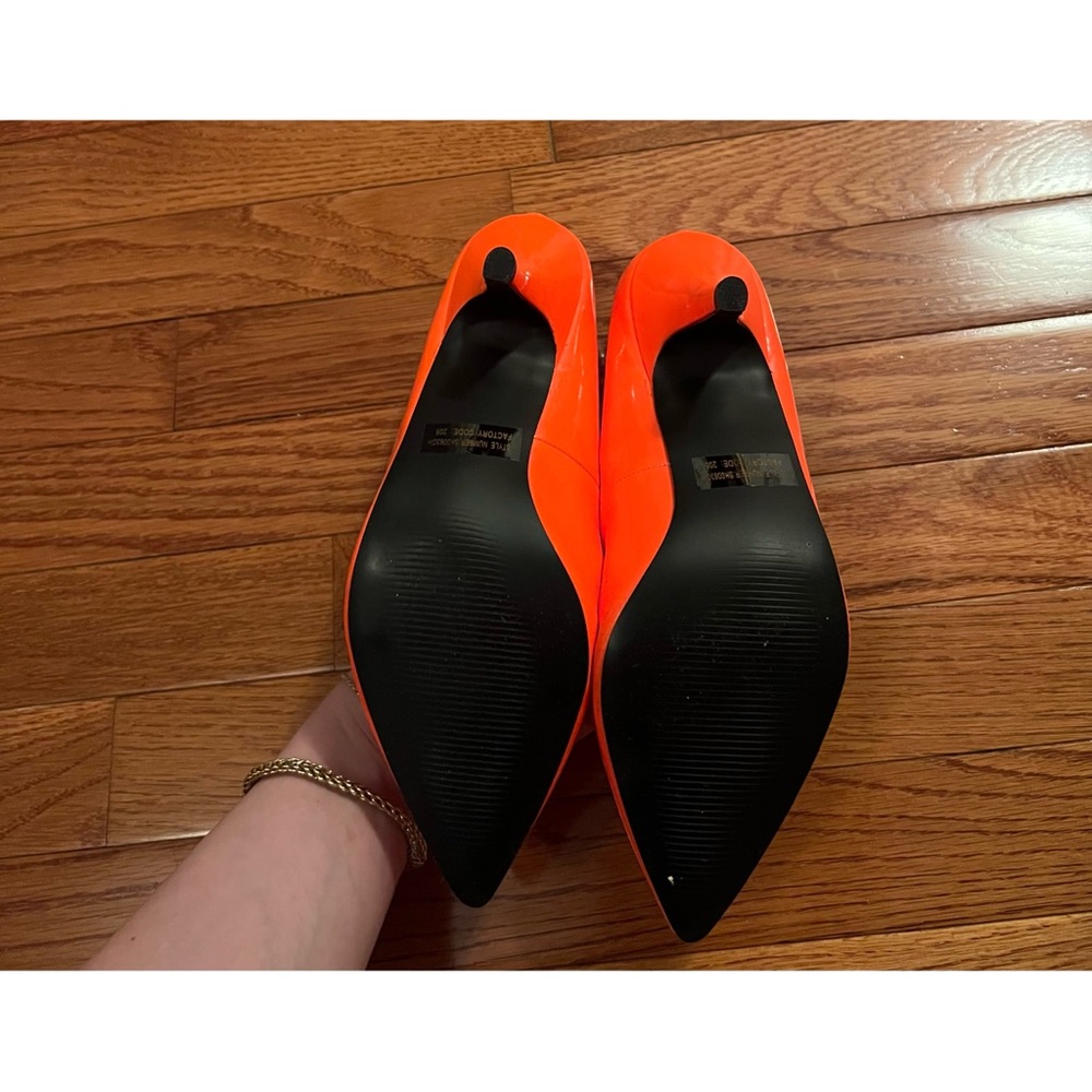 Shelly’s Neon Orange Heels - Picture 6 of 8